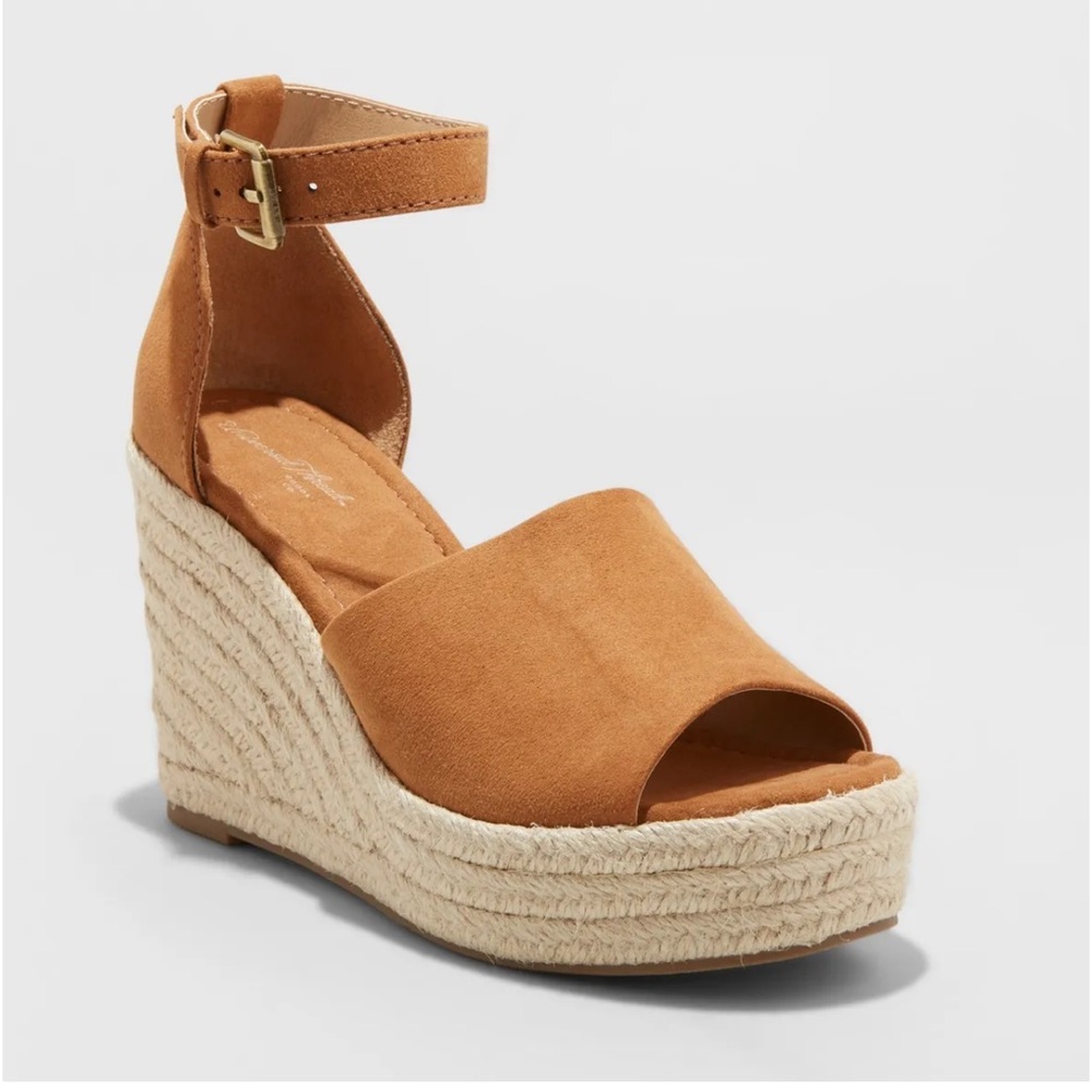 Tan suede espadrille wedges. Never been worn. Universal Thread, Size 8.